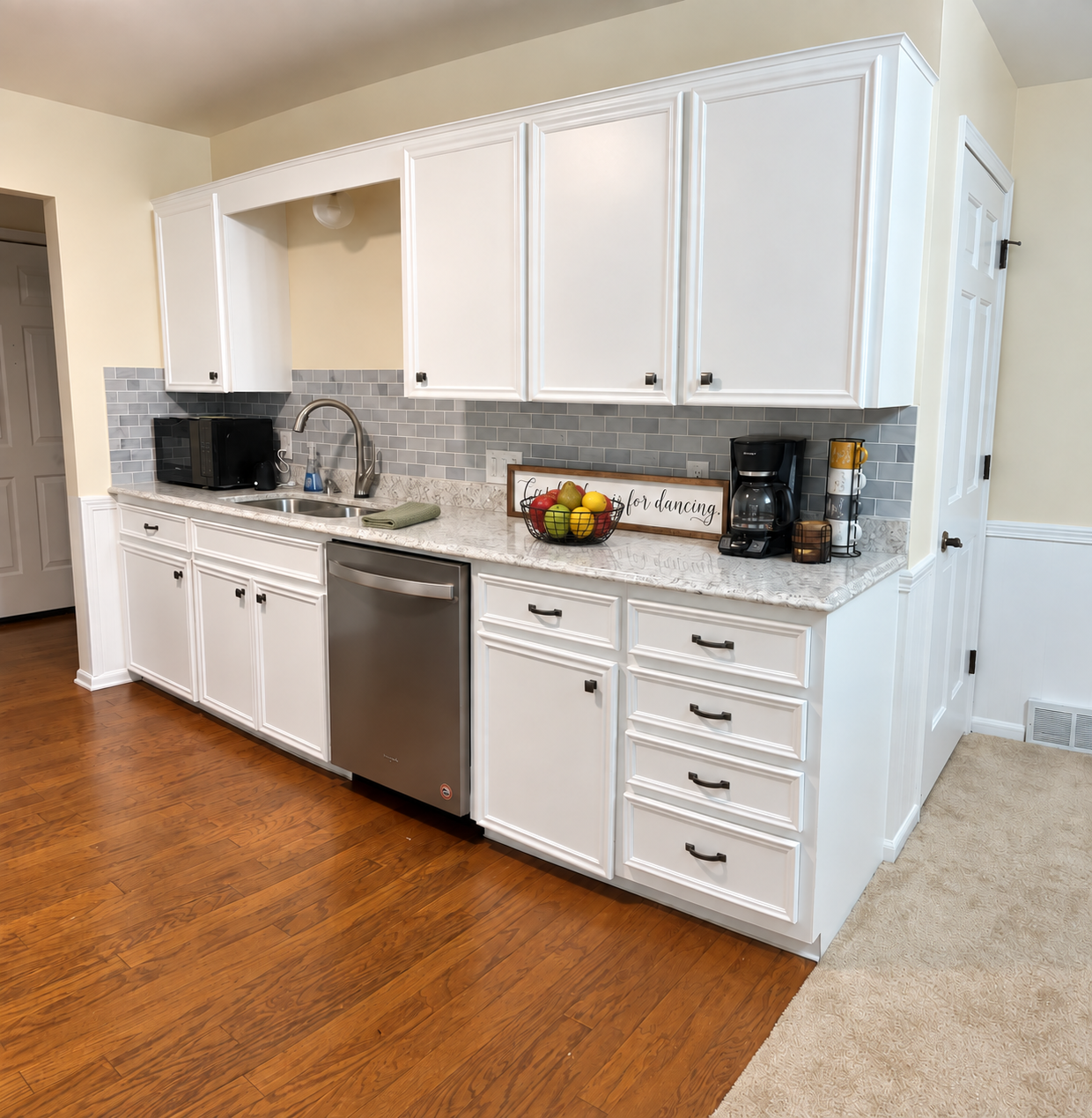 Fresh fruit basket and welcoming kitchen details